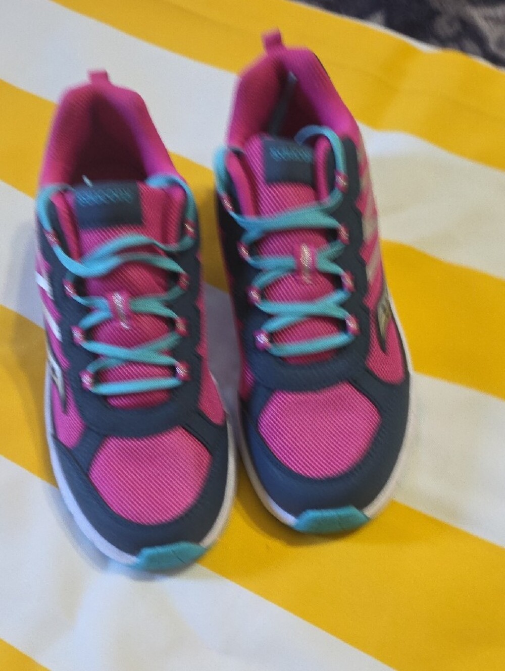 NWOT Saucony Kids Pink and Teal Athletic Sneakers - Picture 3 of 10
